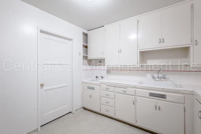 Building Photo - 347-351 E Marengo Ave