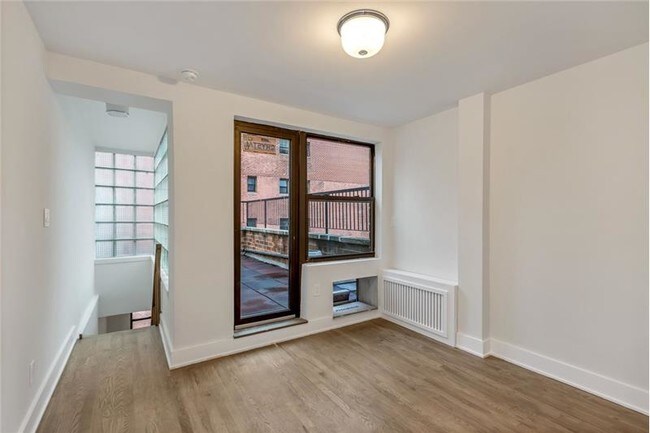 Foto del edificio - 655 2nd Ave