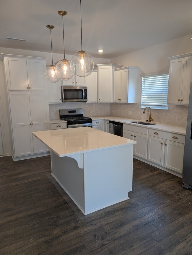 Foto del edificio - Beautiful 3BD/2.5BA Home in the Sought-After Stonebridge Fairways Community / Ready Now