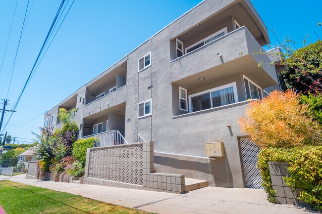 Building Photo - 10751 Holman Ave