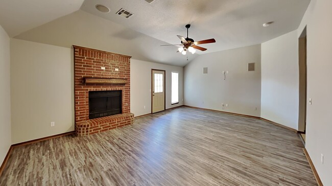 Building Photo - 3 Bedroom 2 Bath   - Edmond Schools