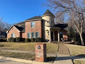Building Photo - 9309 Nottingham Ct