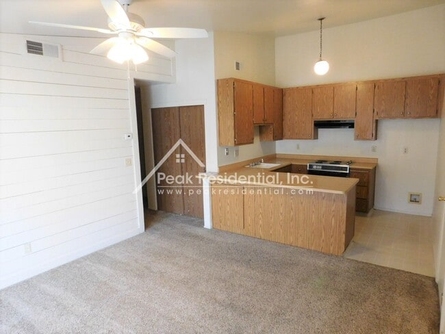 Building Photo - Spacious 2bd/2ba Foothill Farms Duplex wit...