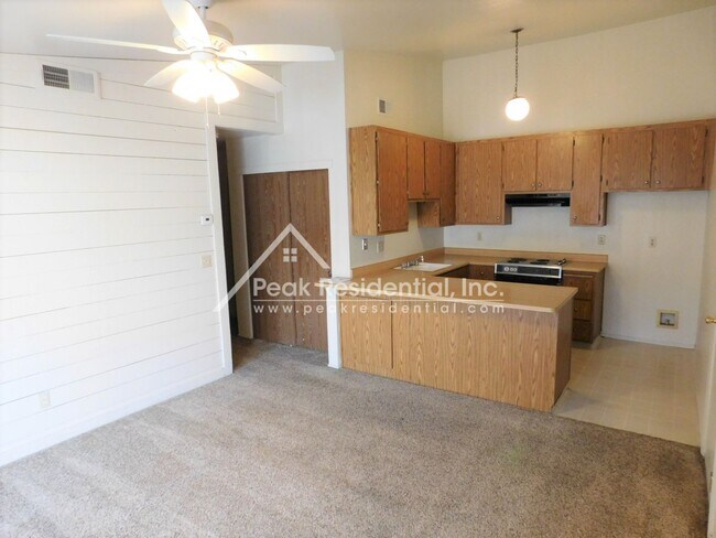 Foto del edificio - Spacious 2bd/2ba Foothill Farms Duplex wit...