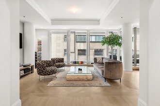 Building Photo - 1280 Rue Sherbrooke O