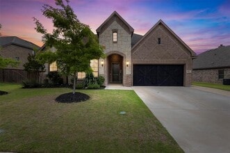 Building Photo - 806 Summer Grove Dr