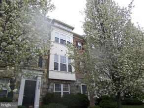 Building Photo - 2207 Kimball Pl