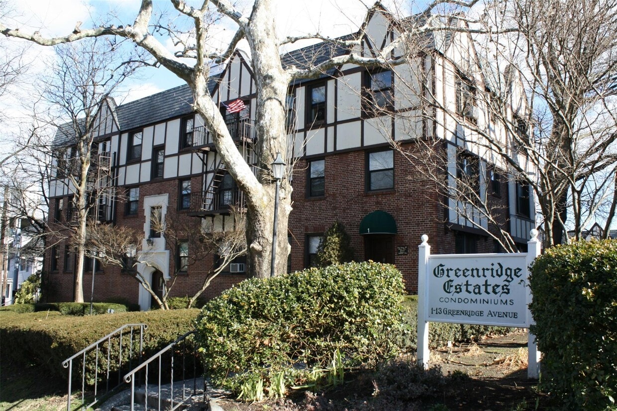Primary Photo - 11 Greenridge Ave