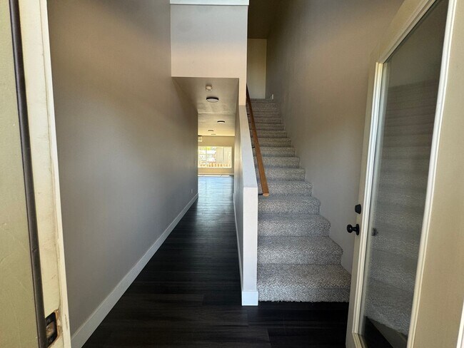 Foto del edificio - Modern 3 bedroom townhouse