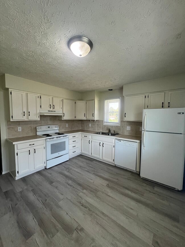 Building Photo - 5051 Marshall Dr
