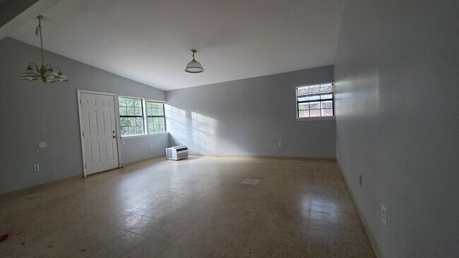 Foto del edificio - 1974 S Riverview Cir