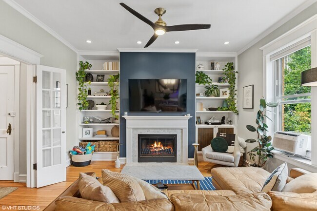 Foto del edificio - 2837 N Cambridge Ave