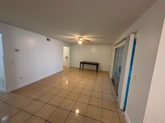 Foto del edificio - 3934 Versailles Dr