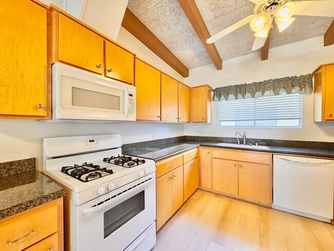 Building Photo - 4860 Van Noord Ave