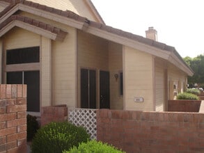Building Photo - 2201 N Comanche Dr