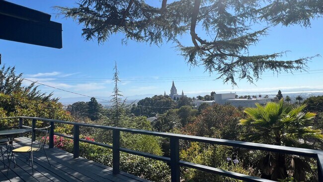 Building Photo - Mid-Century homes Rarely Available with Expansive Bay Views