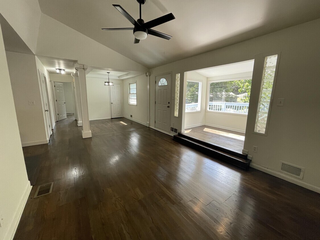 605 NE Short St, Lees Summit, MO 64063 House for Rent in Lees Summit