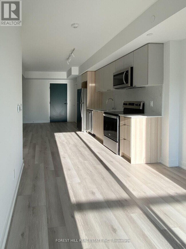 Photo du bâtiment - 2000 Bathurst St