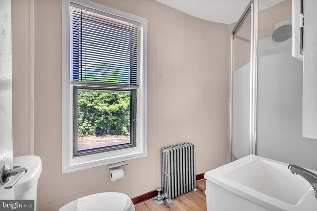 Foto del edificio - 1778 E State St