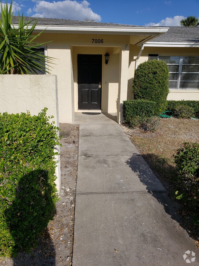 Carlyle at the Villages of Palm Aire Apartments for Rent with Utilities