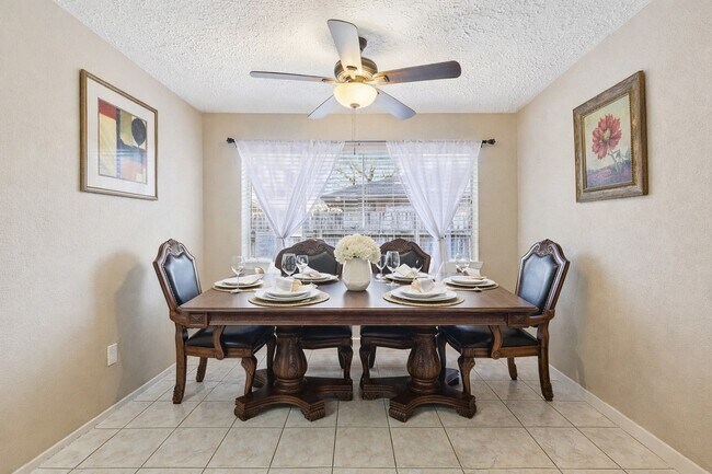 Foto del edificio - 15815 Crystal Grove Dr