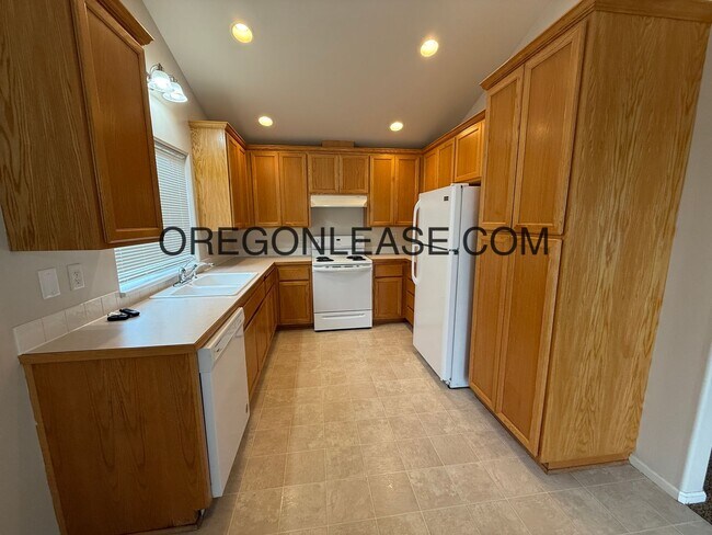 Foto del edificio - West Eugene 3 bedroom 2 bath home
