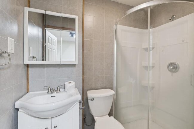 Building Photo - 912 N State Rd