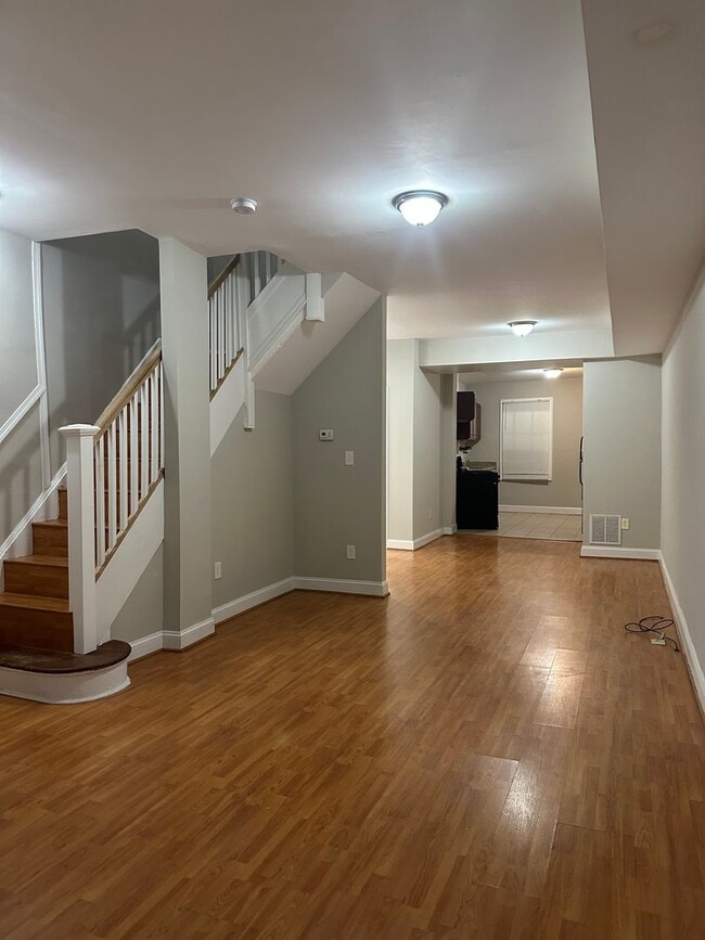 Foto del edificio - Newly Renovated, Spacious Home! W/D! Partially Finished Basement! Central Air! Available Now!