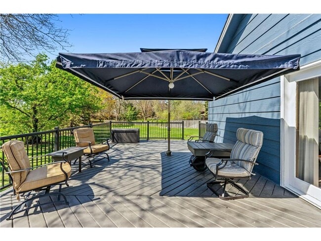 Building Photo - Stunning home located in the heart of Appl...