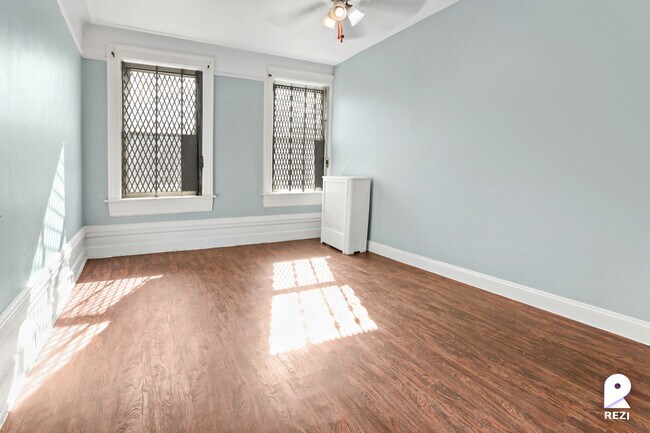Building Photo - 2409 Grand Ave