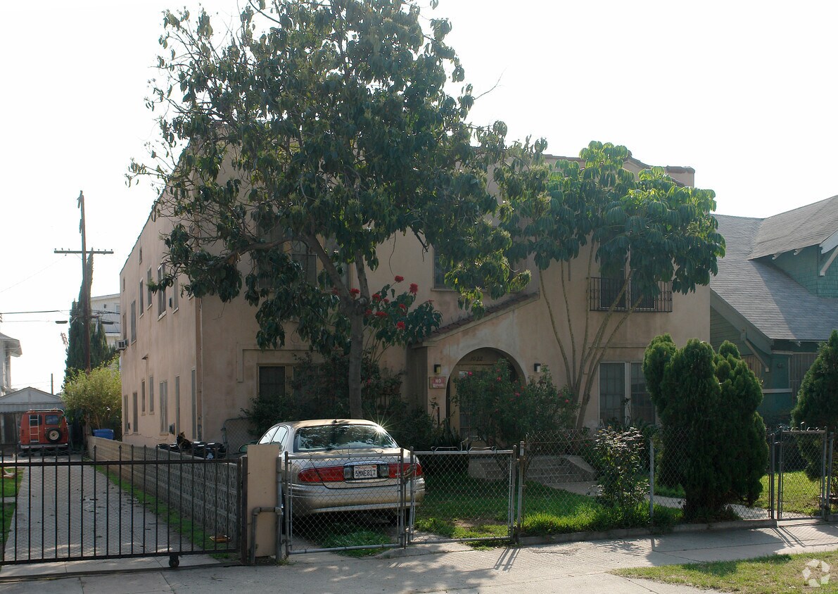 Building Photo - 1022 E Berendo St