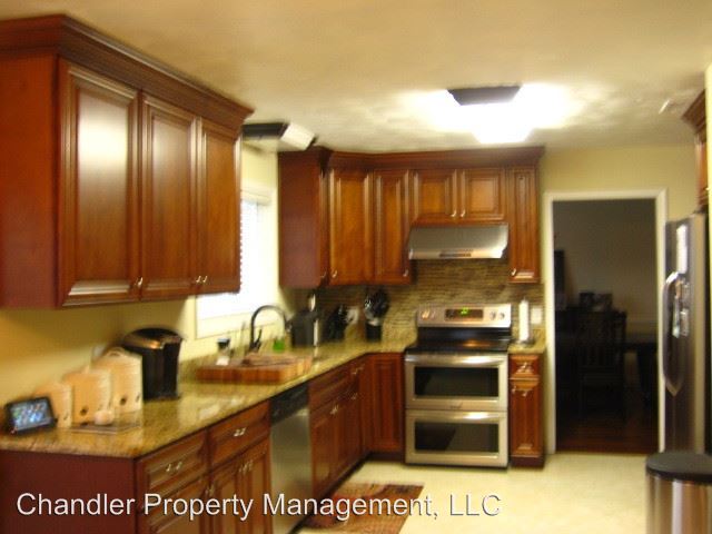 Building Photo - 2004 Brier Cliff Cres