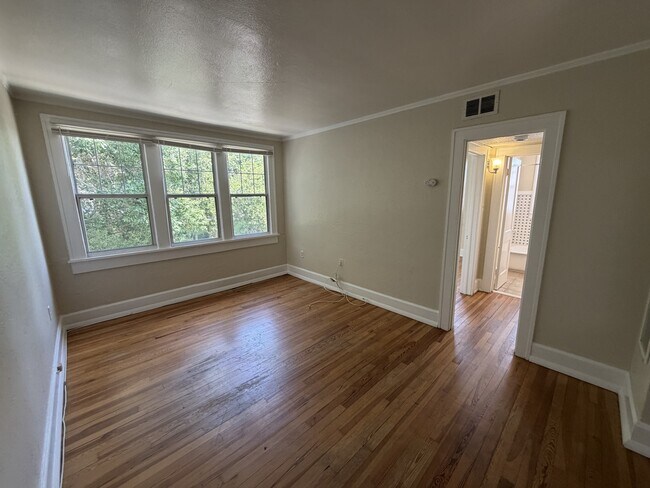 Foto del edificio - 1 Bed/1 Bath - Unit 12
