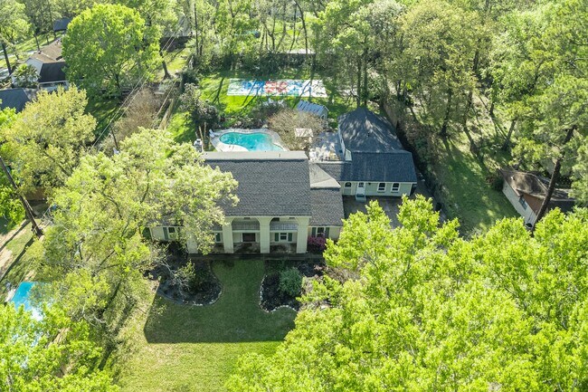 Building Photo - 16811 Waycreek Rd
