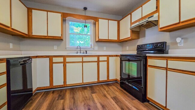 Foto del edificio - 3133 Russell Way Ln