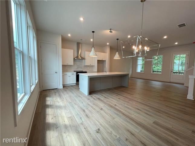 Building Photo - 4 br, 3 bath House - 1235 Zebrawood Court SE