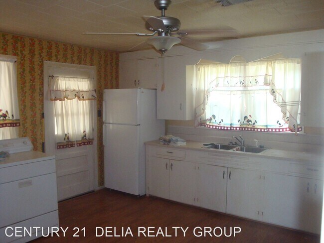 Foto del edificio - 3 br, 1 bath House - 532 West 8th St.