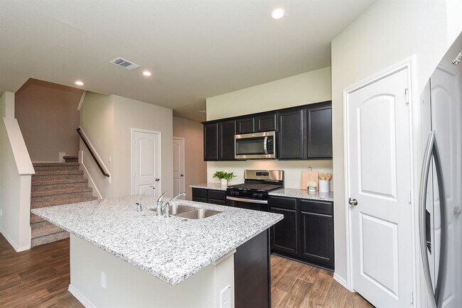 Building Photo - 40530 Birch Shadows Ct