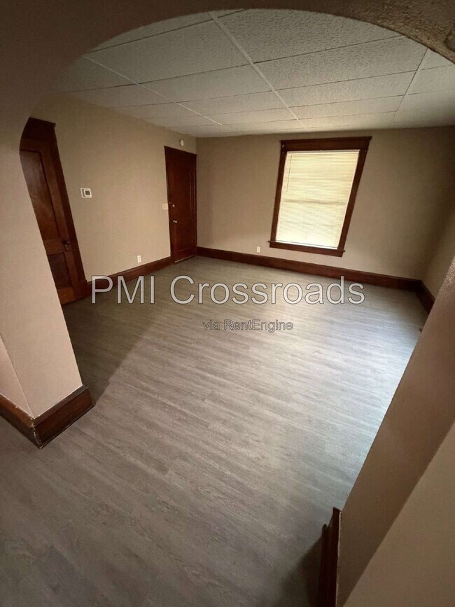 Foto del edificio - 932 Roslyn Ave SW
