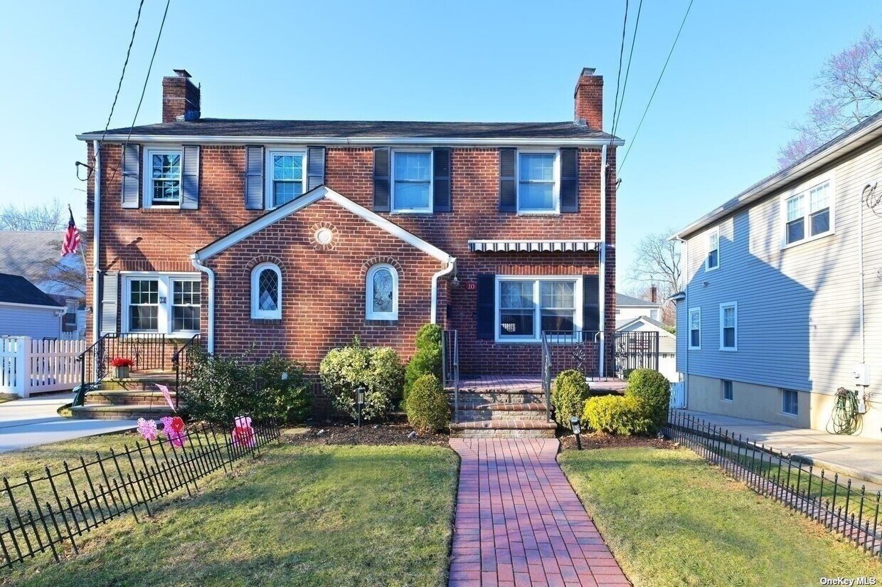 10 Pansy Ave, Floral Park, NY 11001 House for Rent in Floral Park, NY
