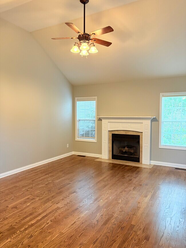 Foto del edificio - 3372 Fair Oaks Cir