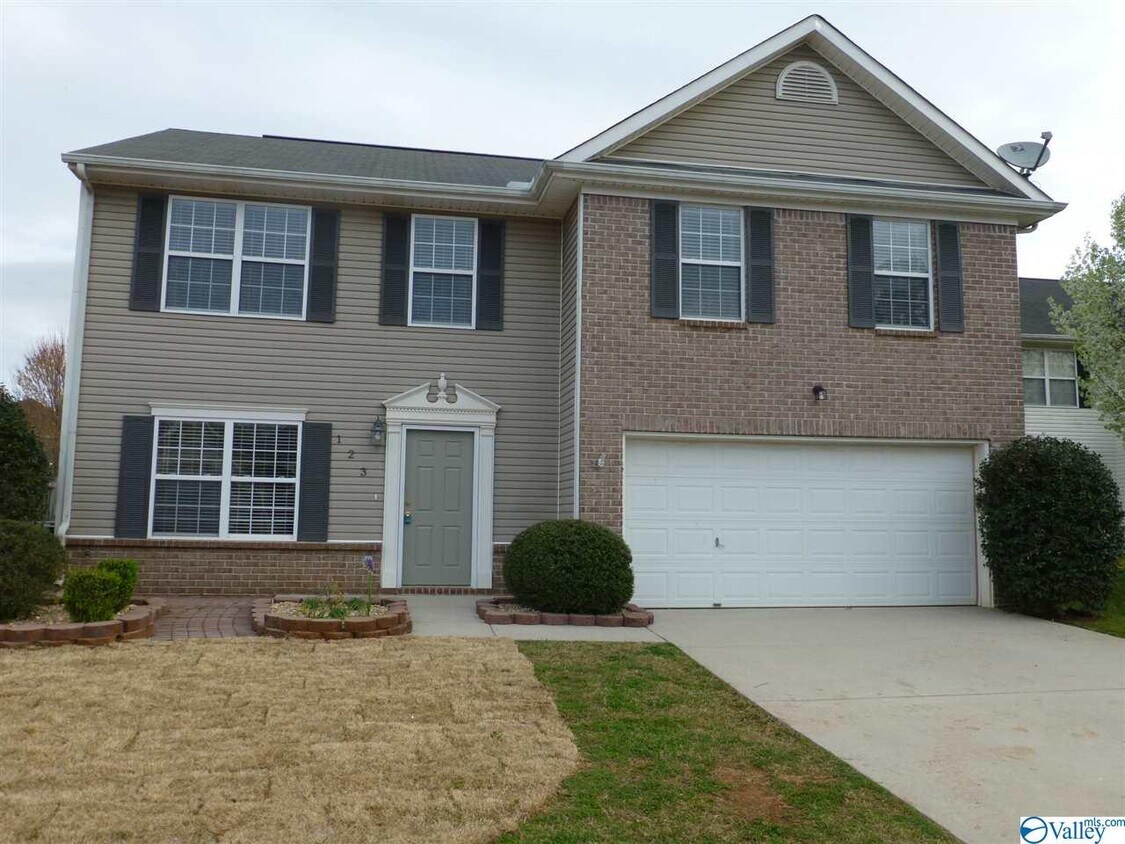 Primary Photo - 123 Cloverwood Dr SW