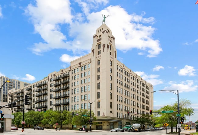 Building Photo - 758 N Larrabee St