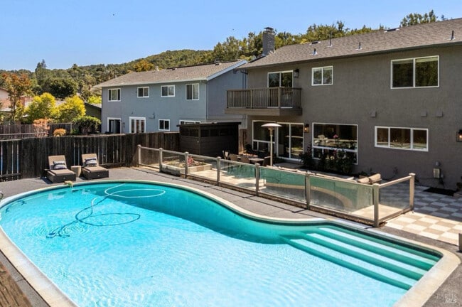 Building Photo - 310 Marin Oaks Dr