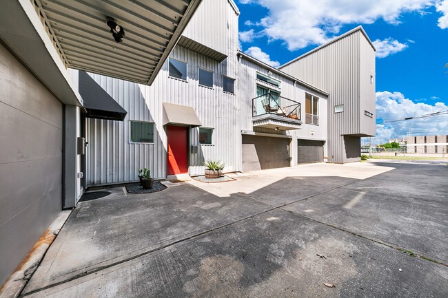 Building Photo - 2614 Chenevert St