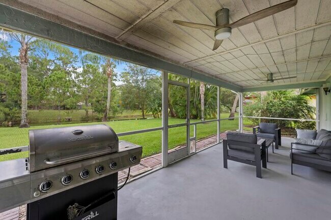 Foto del edificio - 756 Juniper Pl