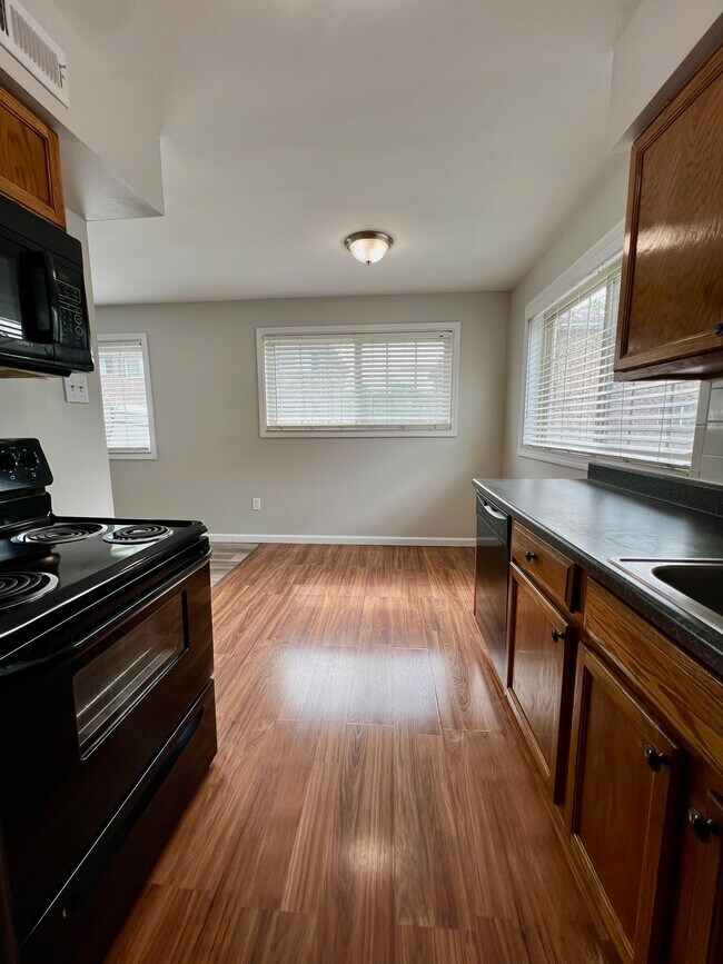 Foto del edificio - 1514 Leeshores Ln