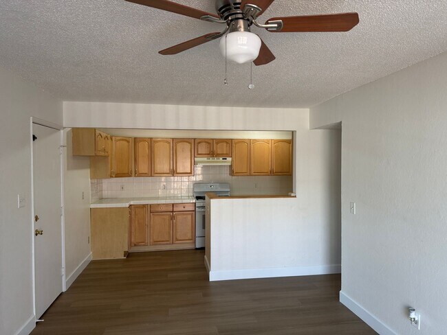 Building Photo - Clean 2 Bedroom 1 Bath 1050 sqft., Carmich...