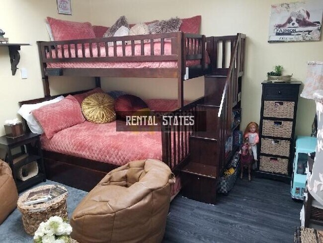 Building Photo - 3 bedroom in San Diego CA 92107