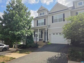 Building Photo - 2441 Winthrop Dr